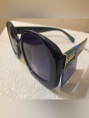 NWT Bob Mackie Navy and Green Square Sunglasses